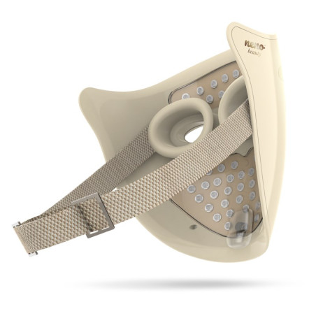 LED LIGHT THERAPY MASK IMPROVING FACIAL SKIN CONDITION