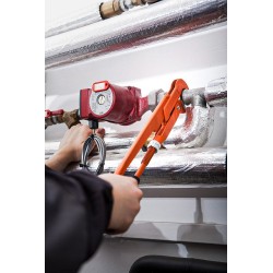 NEO tools 02-132 pipe wrench